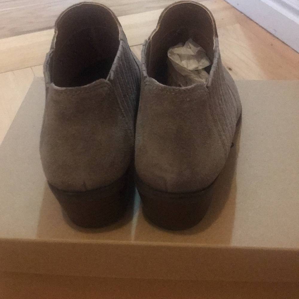 Lucky Brand 8.5 Foxy Taupe Folley Booty - Picture 4 of 5